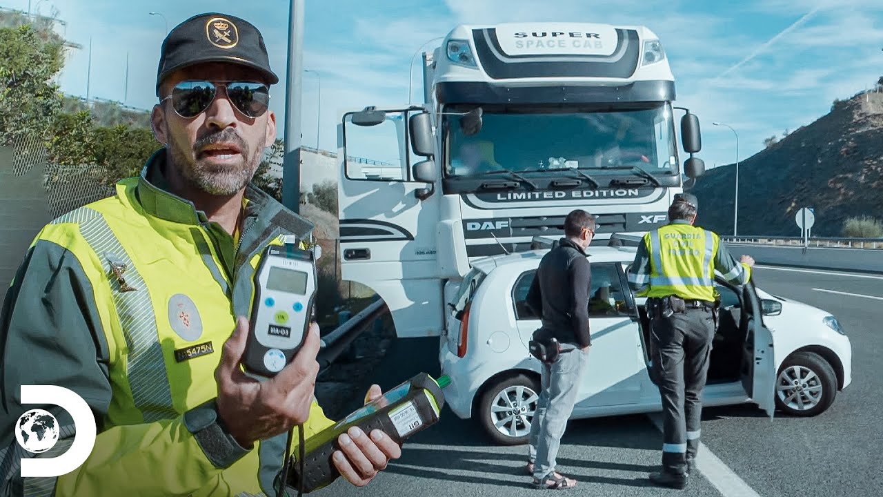 Conductor de camión colisiona con automóvil | Control de Carreteras | Discovery Latinoamérica