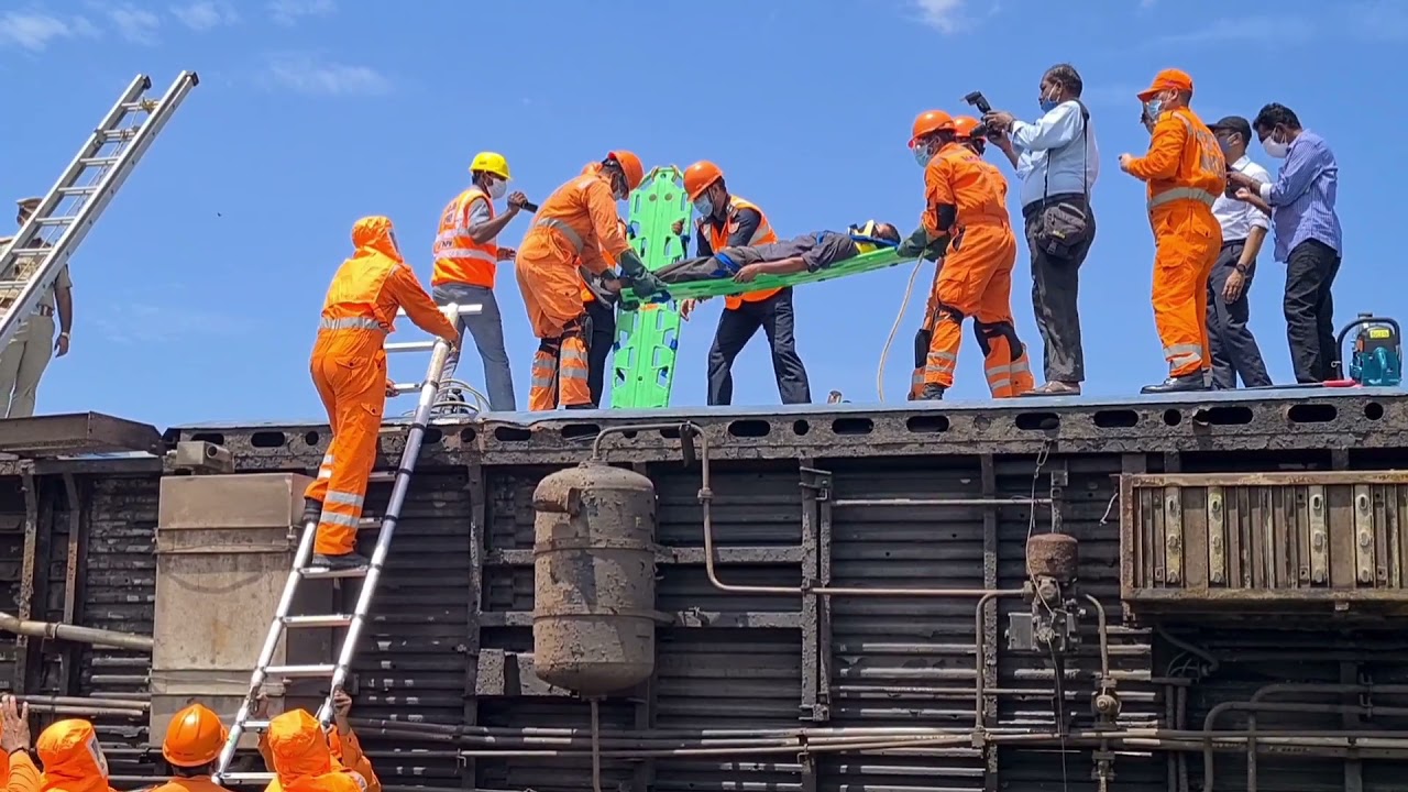 Chennai Division of #SouthernRailway conducts NDRF mock drill #NDRF #Disastermgmt #Rescueops
