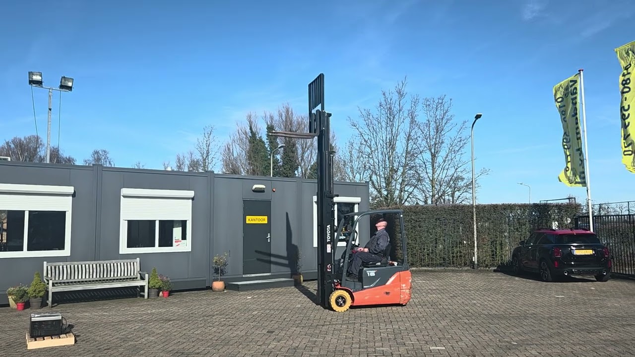 Toyota 1.6t electric, 2017, full free lift triplo hefh. 5.50m, doorrijh 2.45m, 48V, 3-wiel, non mark