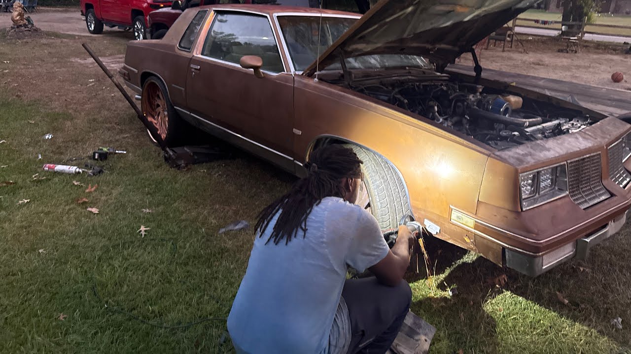 Pulled up on my boy taking delivery of his newly painted cutlass @doinkslifestyle 