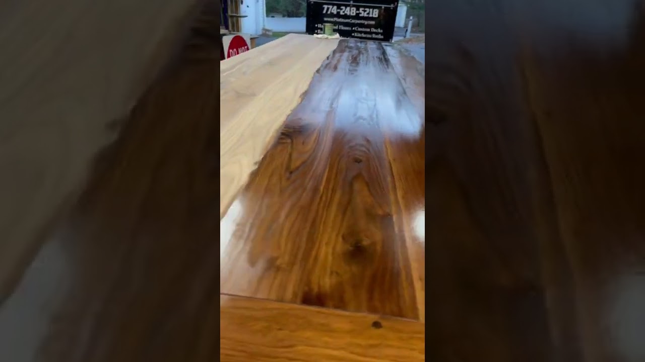 How to finish a table top. Apply finish to walnut. #howto #tutorial #tips #wood #woodworking