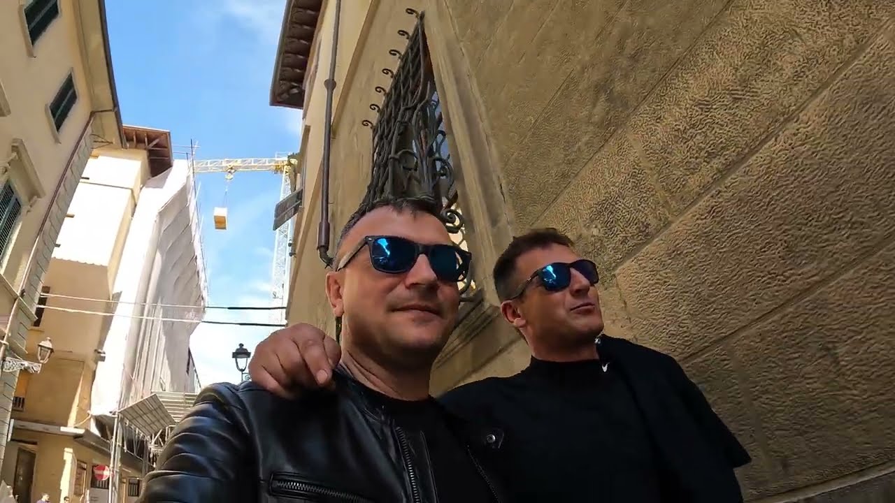 Vodimo žene na izlet (grad gdje je normalno proći kroz crveno)
