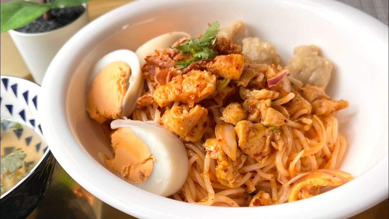 နန်းလတ်သုပ် Rice Noodles salad with chicken curry