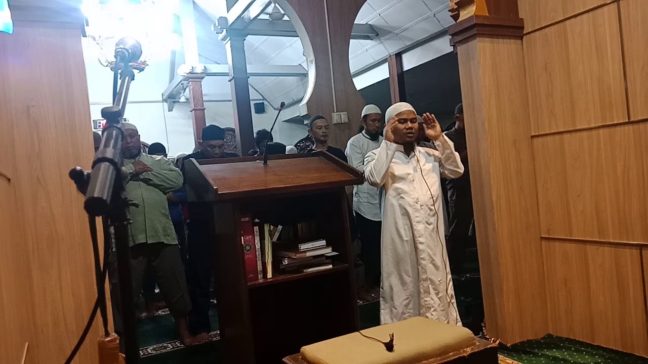 Shalat Berjamaah Imam Ustadz. Muhammad Suhud Al-hafidz Surat Al-Baqarah Ayat 89-93