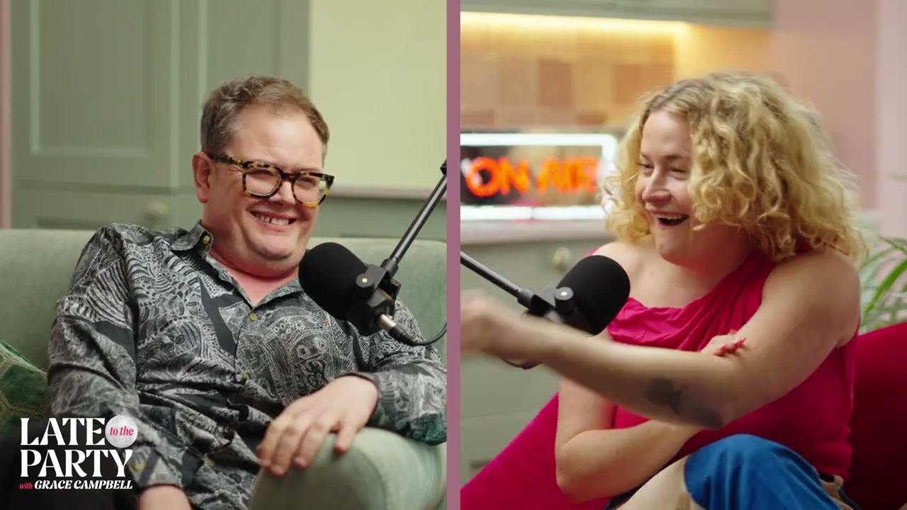 EP 25 - Alan Carr // Late To The Party with Grace Campbell
