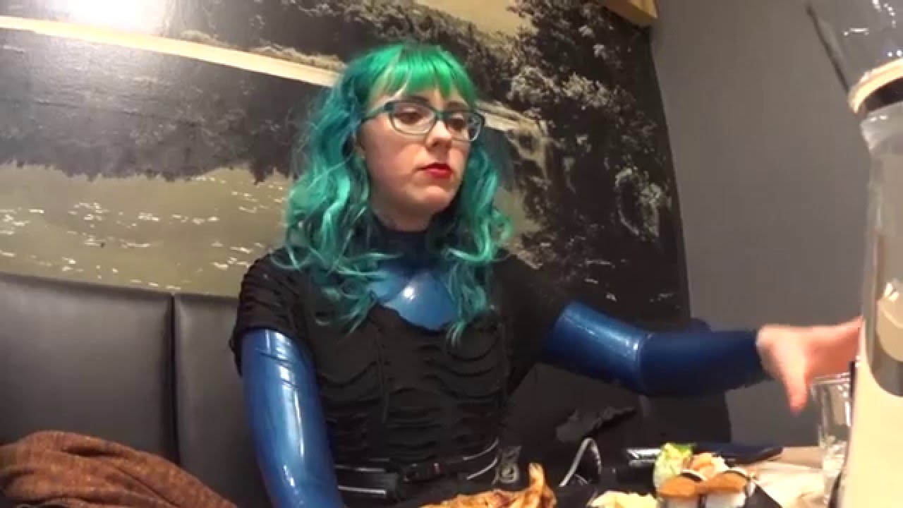 Project L: Part 43 - Behind the scenes of a latex photoshoot
