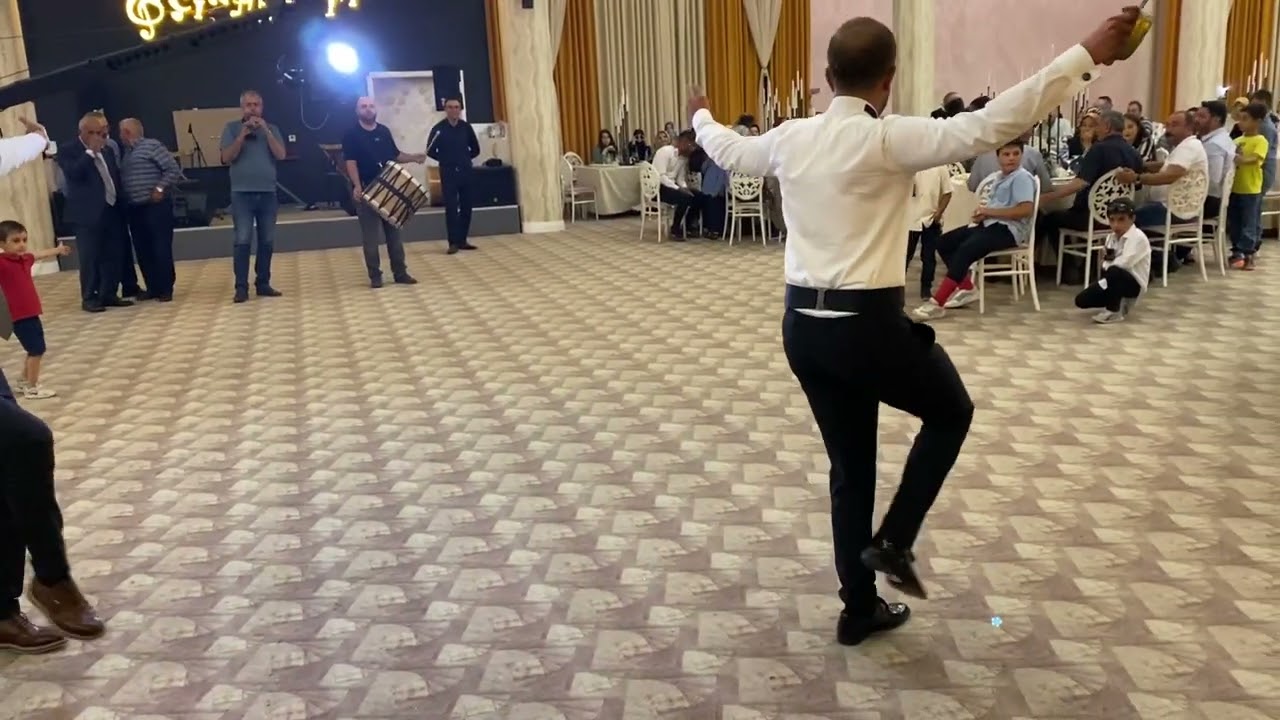 Erzurumlu Dadaşlardan  Köroğlu Bari Kılıçla