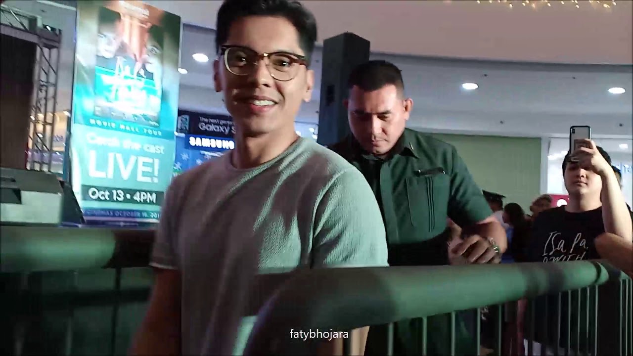 Carlo Aquino at Starmall SJDM for #IsaPaWithFeelings Mall Tour