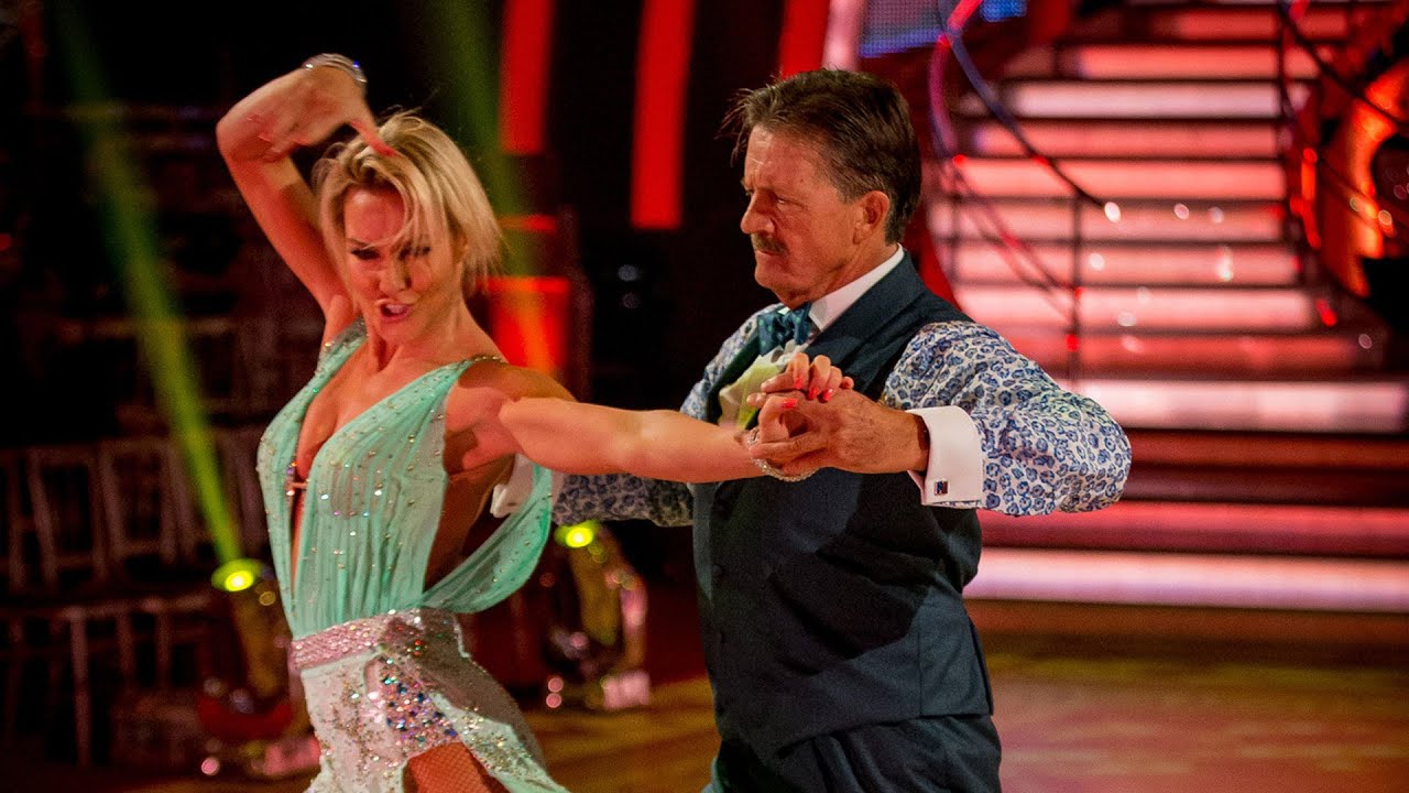 Tim Wonnacott & Natalie Lowe dance to ‘Shop Around’ - Strictly Come Dancing: 2014 - BBC One