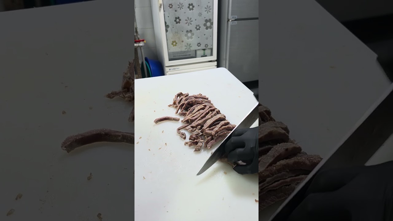 고기썰어요. 아이고 팔이야~~#사골우거지 #국탕맛집 #주문01035359509