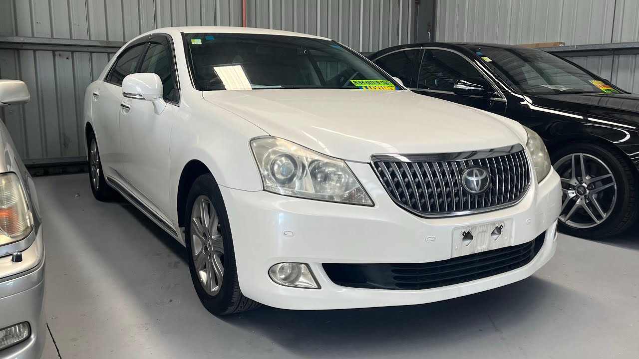 2010 Toyota Crown Majesta G Walk Around