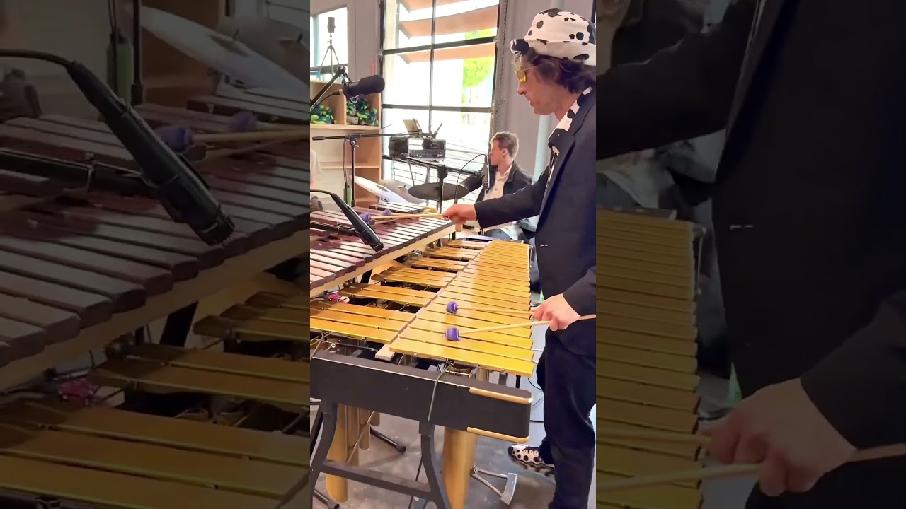 Caravan at the climbing gym on vibes and marimba #jazz #bouldering #vibraphone #marimba