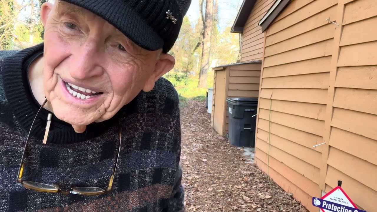 Bob demonstrating Lagshot 7 iron