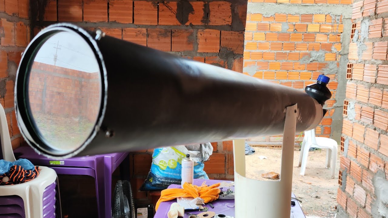 Montagem de um telescópio caseiro gastando pouco