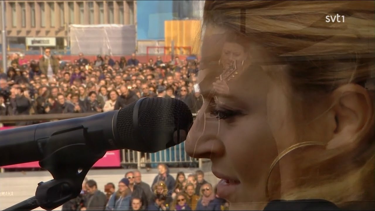Sarah Dawn Finer - Moving On (Live Sergels Torg, Stockholm 170409)
