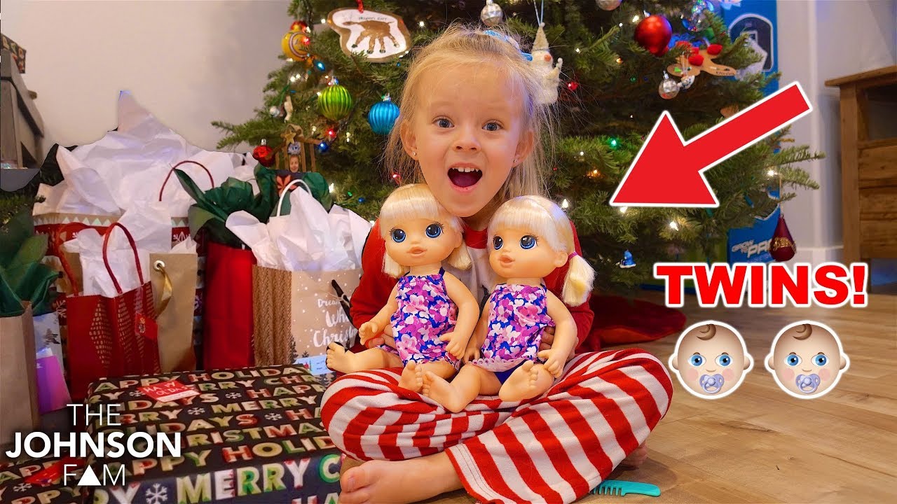 BIG SISTER PREPARES FOR NEW BABY 🍼 Christmas Special!