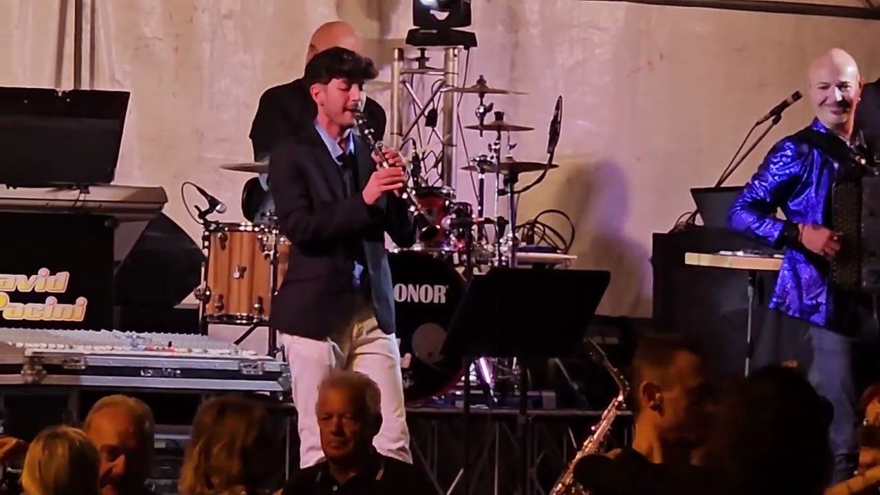 USIGNOLO INNAMORATO valzer di Elvio Rosini eseguito da SIMONE GEMINIANI con l'orchestra DAVID PACINI