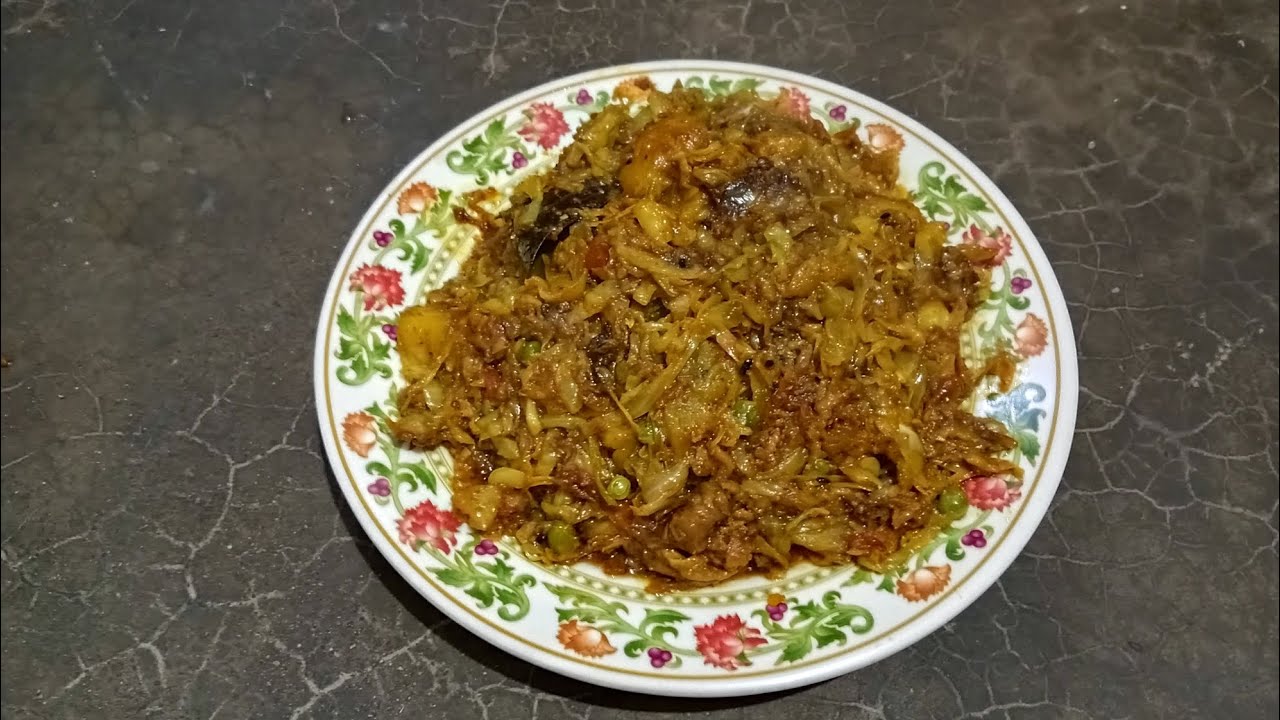আলু, মাছের তেল দিয়ে বাঁধাকপির চচ্চড়ি রেসিপি . Aalu, Machher Tel Diye Bandhakopir Chochori Recipe.