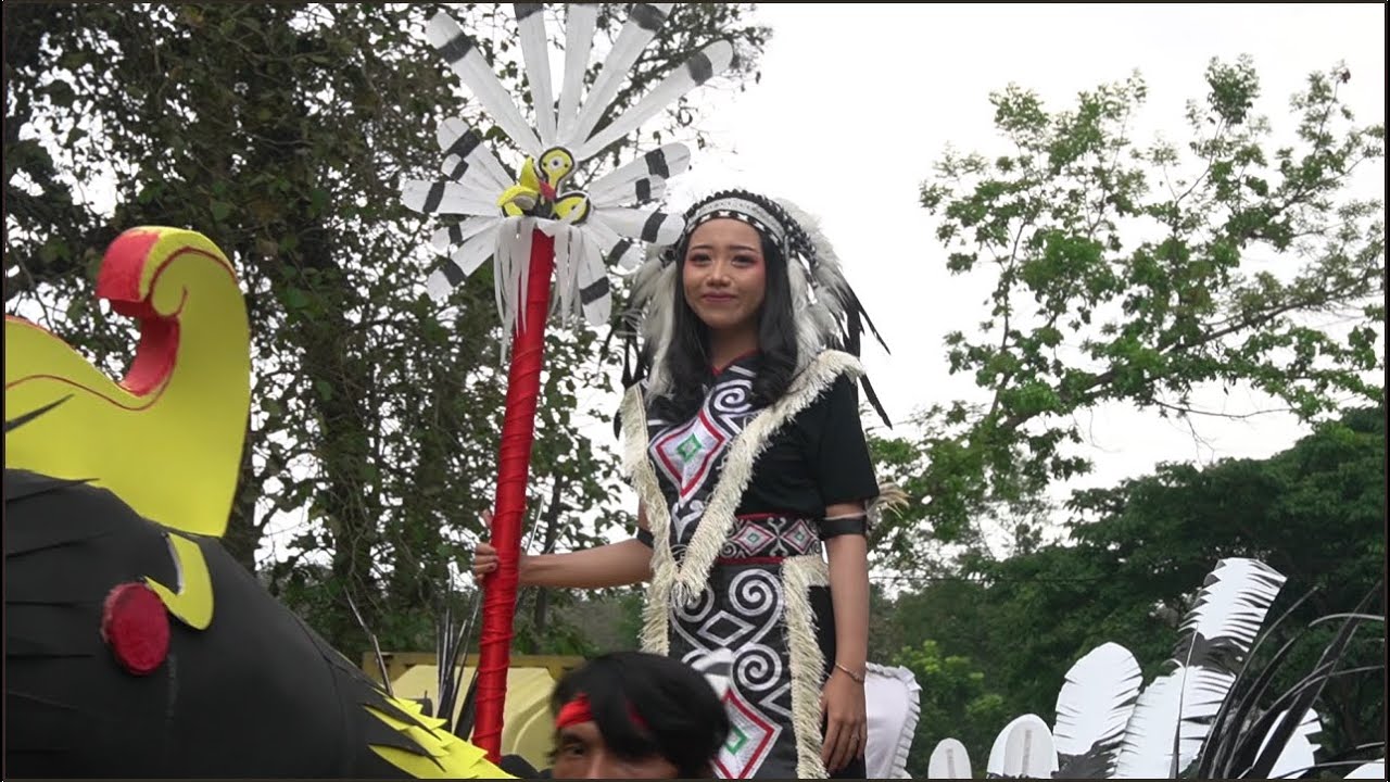 Gadis Dayak Cantik  - Karnaval Desa Banyuputih 2025