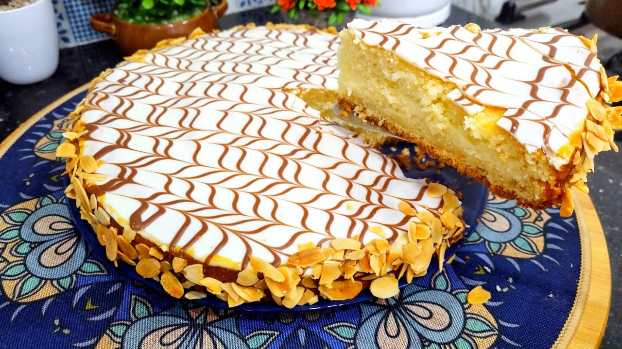 مطبخ ام وليد / كيكة بشكل و طعم الميلفاي خفيفة و بنينة😋محشية كريمة و غلاصاج شوكولا بيضاء و لا اروع 😍.