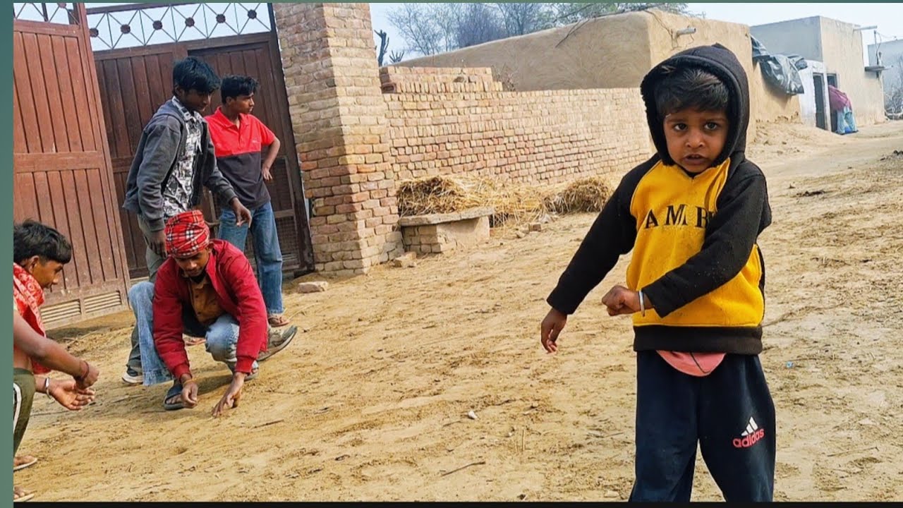 Aanand Bhi Khelne Ka  Majaa Le Raha Hai