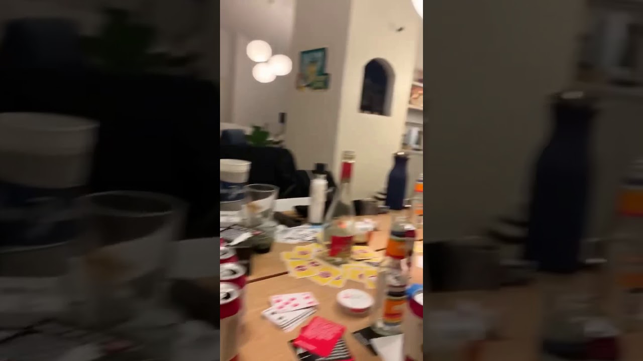 Fuld dreng synger Drenge som mig