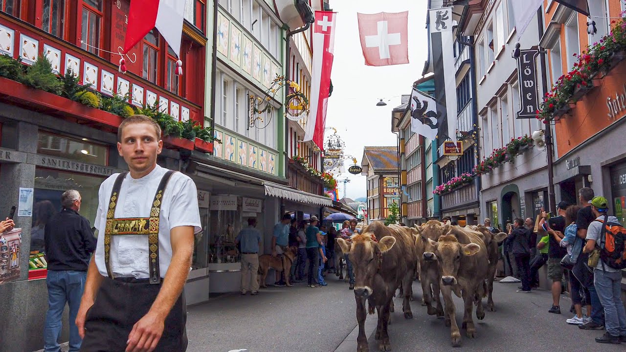 Swiss Alpine Cattle Drive 2022 | “Öberefahre” in Steinegg, Appenzell Innerrhoden, Switzerland