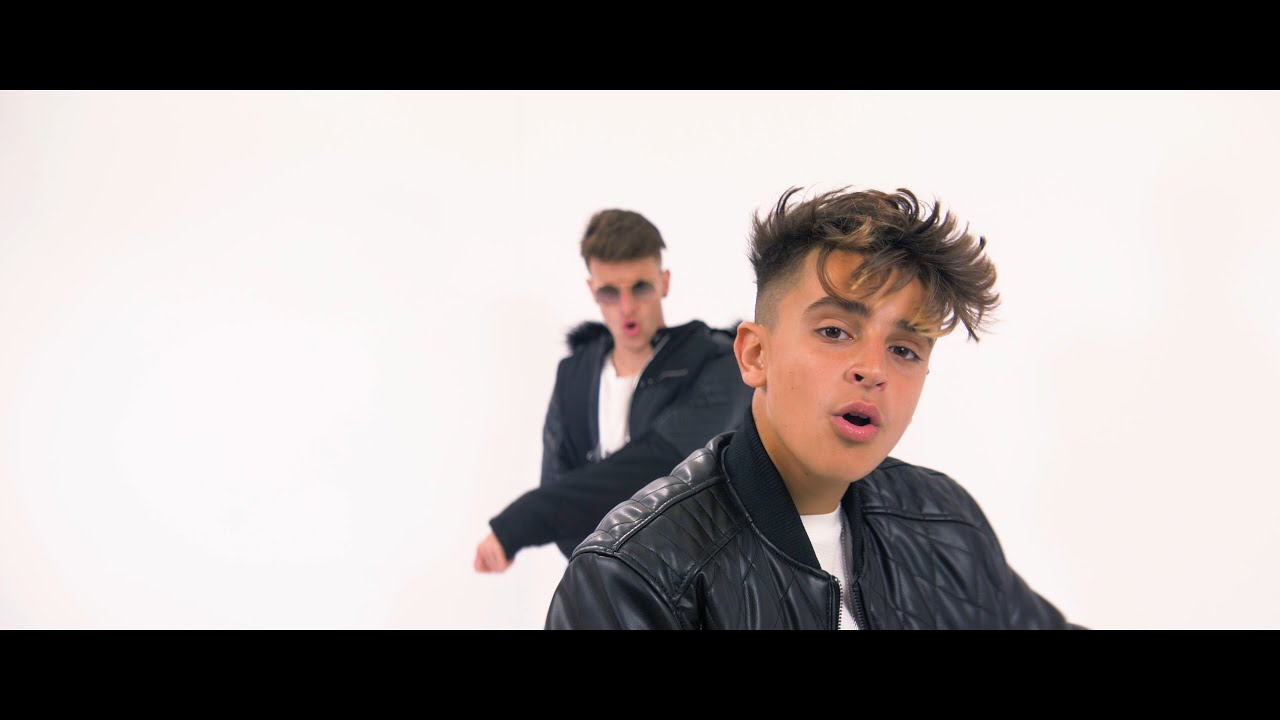 Adexe y Nau - Retrato (Videoclip Oficial)