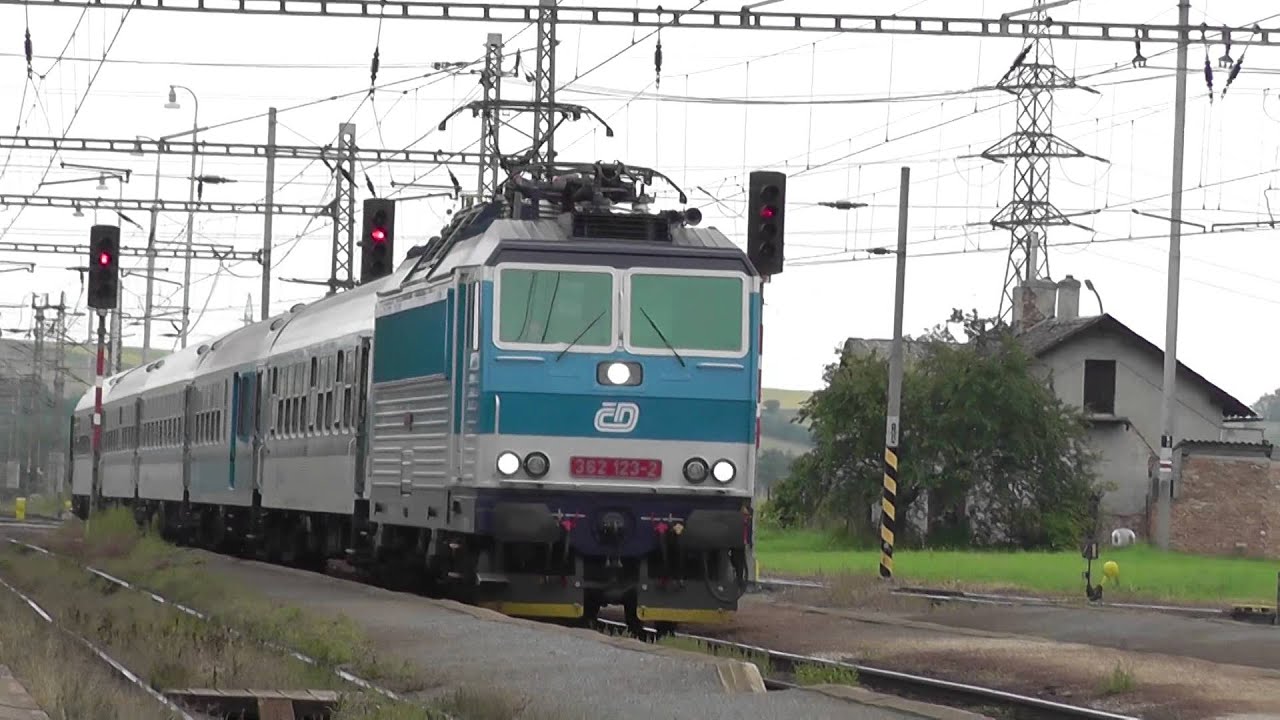 ČD 362.123 - Příjezd vlaku R 910 - Nezamyslice, 30.8.2014