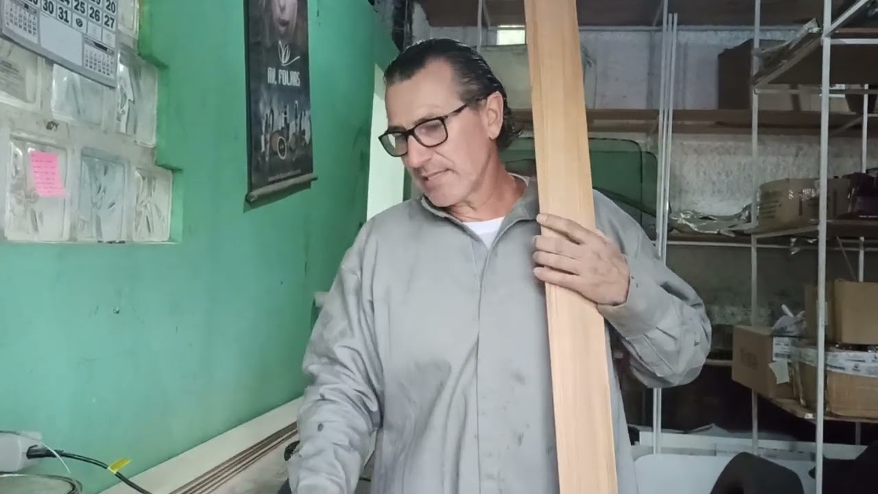 Preparando lambri de madeira ip&ecirc; para revestimento do teto do motorhome S&iacute;rius🌠 @casal100rota
