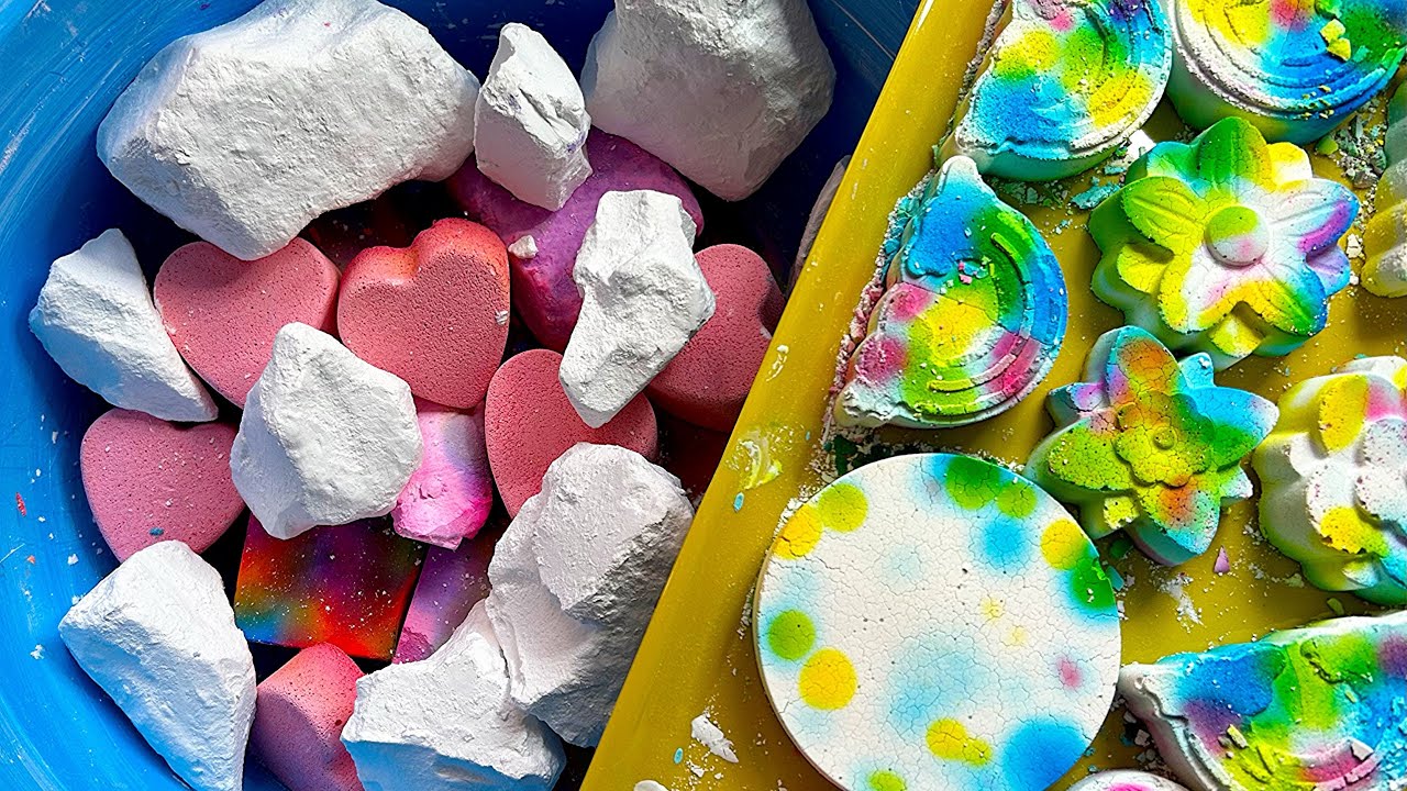 Damp cornstarch & dyed blocks | asmrgymchalk | satisfying | please subscribe | crunchy | powdery 