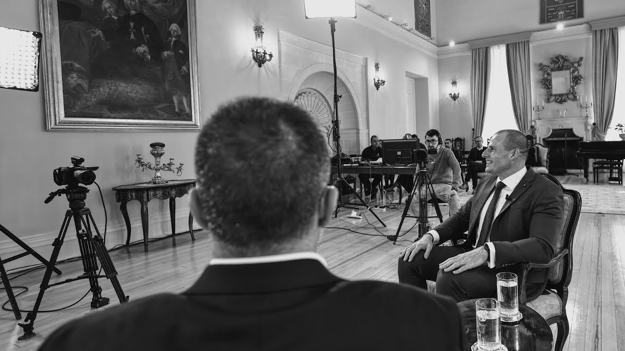 Intervistat minn Andrew Azzopardi
