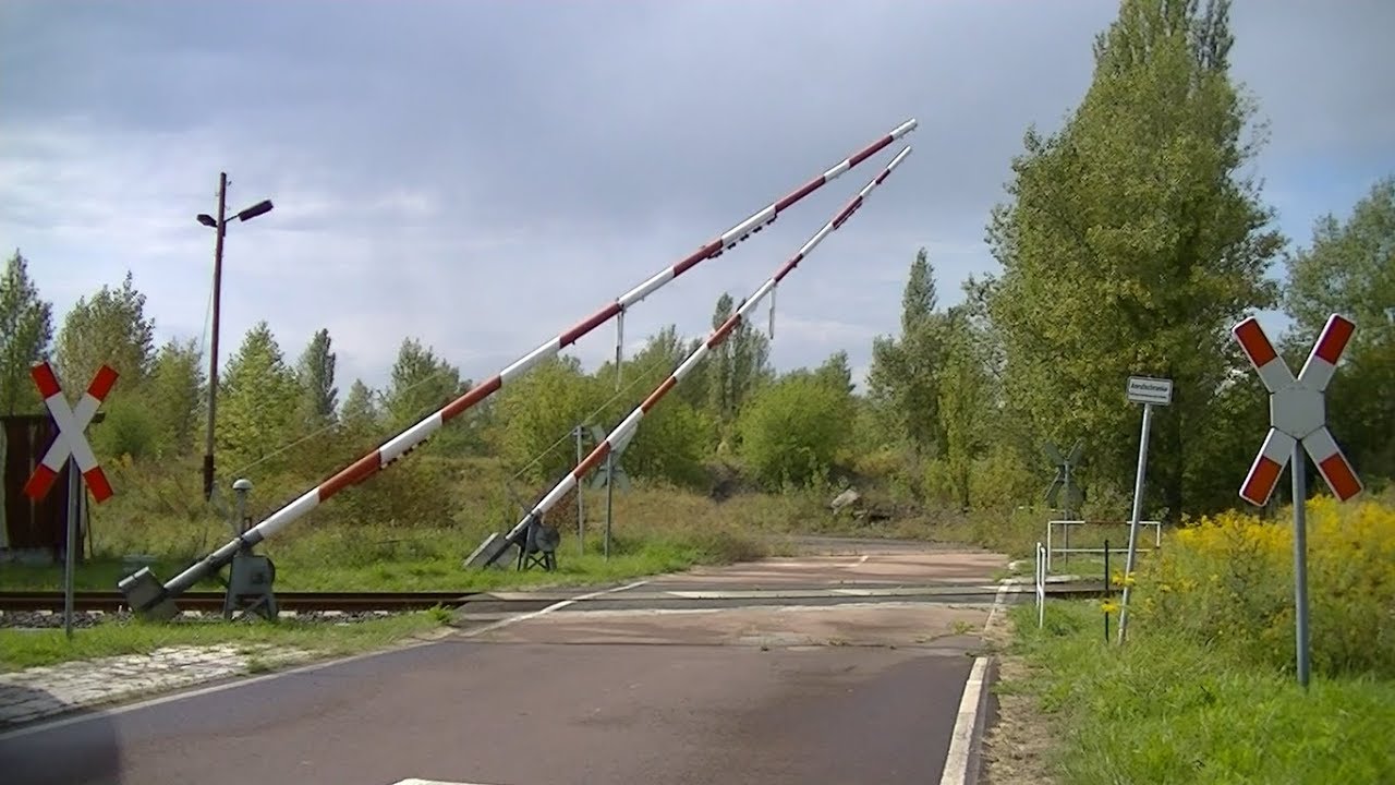 Spoorwegovergang Nienburg (D) // Railroad crossing // Bahnübergang
