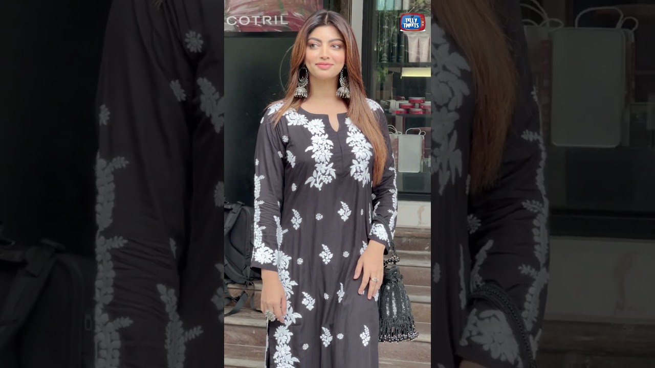 #akankshapuri Steals the Spotlight in Her Elegant 'Sanskari' Avatar! 🌸✨