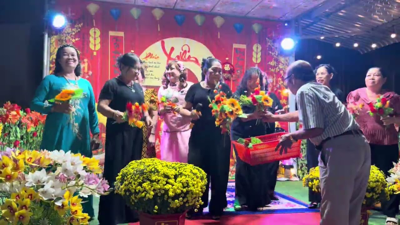 Khúc tình nồng & cô Loan 