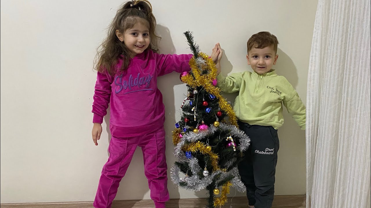 Kerim ile￼ aselin son dakika yılbaşı ağaç süslemesi eğlenceli çocuk videoları  funney Kids video￼