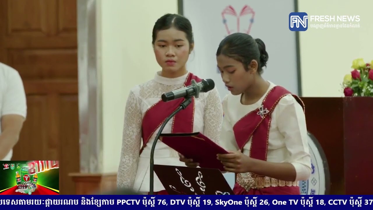 ពិរោះណាស់! កុមារីជ័យលាភីផ្នែកស្មូត្រកំណាព្យធ្វើឱ្យគណៈអធិបតីស្លុងអារម្មណ៍
