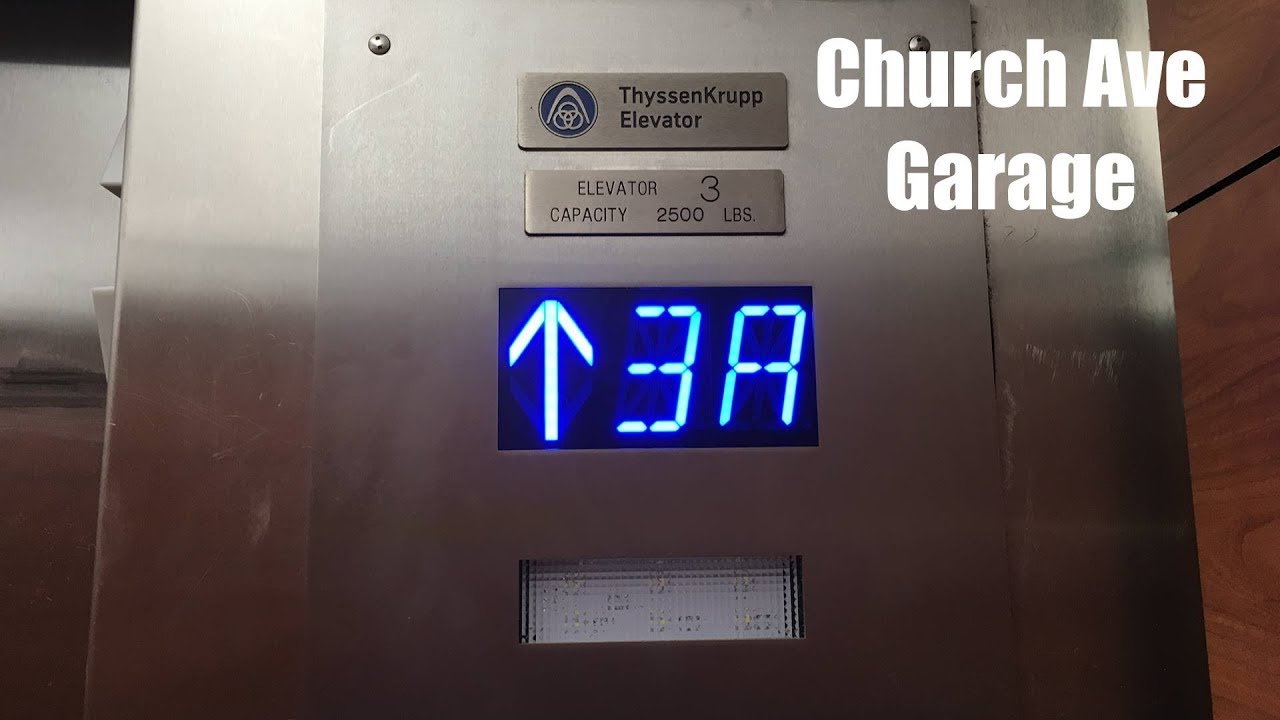Тяговые лифты Montgomery/Thyssenkrupp на парковке на Church Ave. — Роанок, Вирджиния