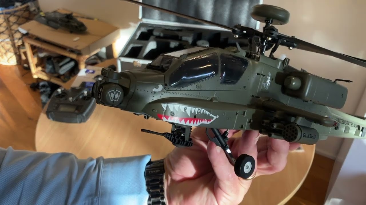 Eachine E250 AH 64 Apache RC helicopter