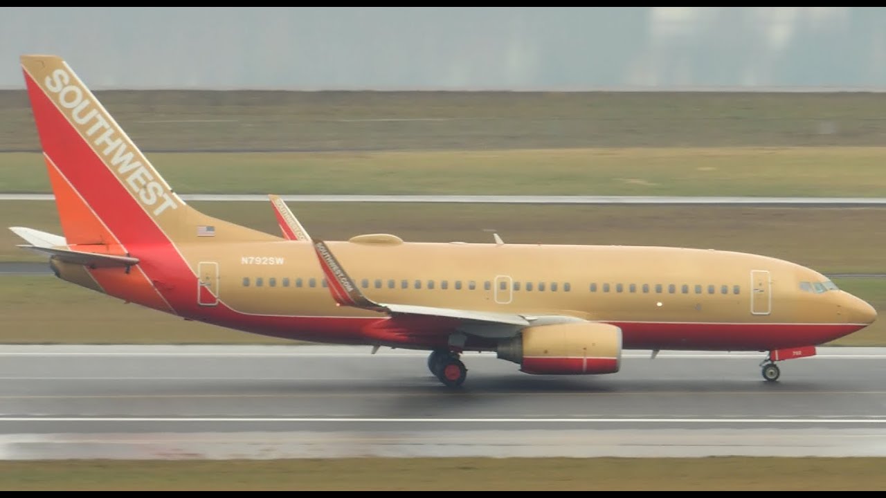 Southwest Airlines Boeing 737-700 Retro Desert Livery [N792SW] takeoff from PDX