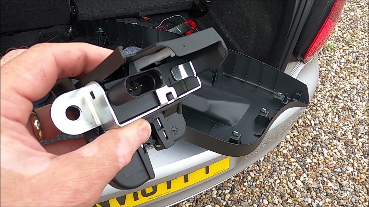 Fixing VW Polo Boot Lock