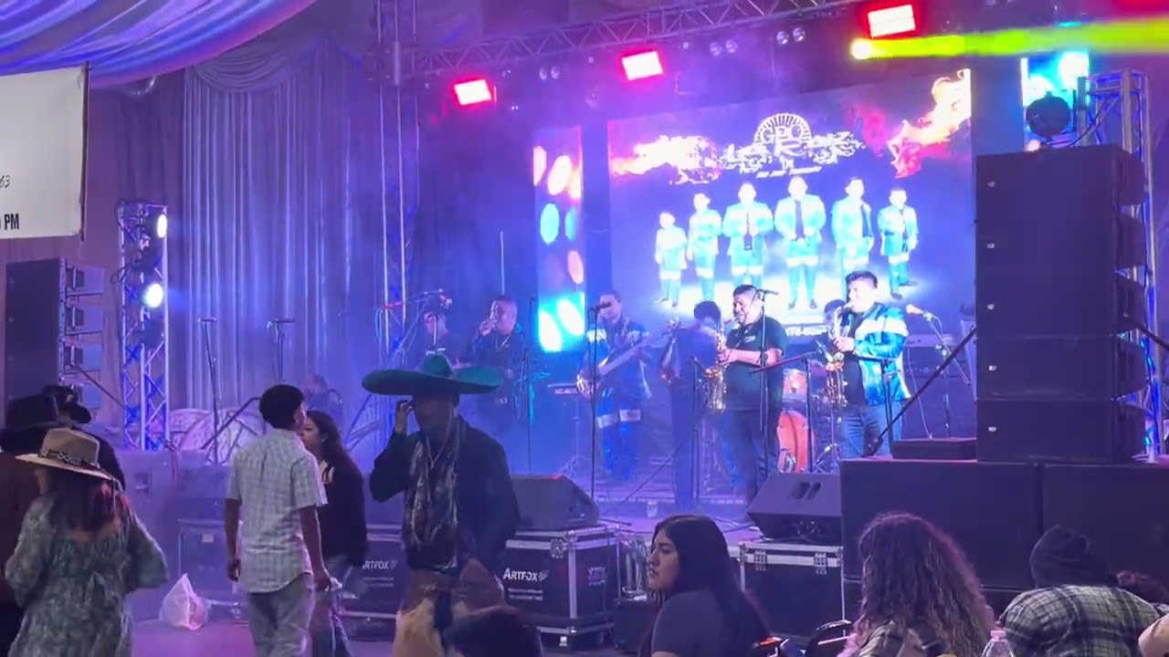 Grupo la raiz en el carnaval de san martin del estado en santa maria California 2026