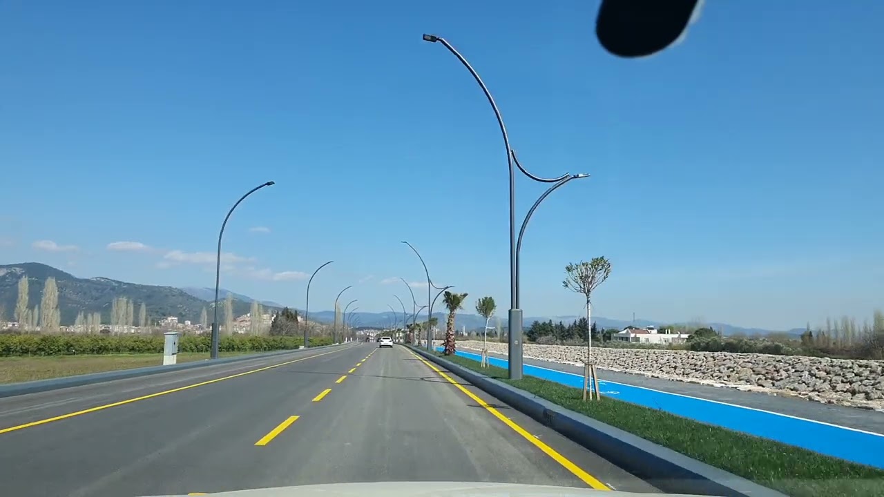 Yeni Ülkü Yolu. Akçay, Altınkum Güzergahı İle Edremit İlçe Merkezi. Yol boyu görüntüsü.