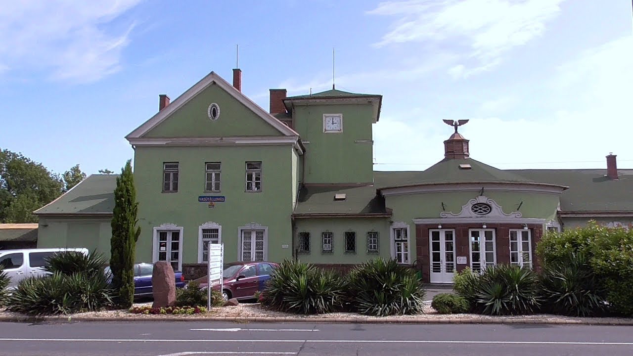 Balatonalm&aacute;di vas&uacute;t&aacute;llom&aacute;s M&Aacute;V / Balatonalm&aacute;di Railway Station M&Aacute;V