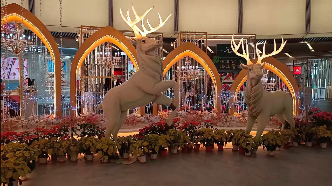 1 Utama Shopping Centre Christmas Decorations 2025
