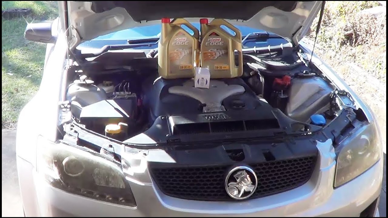 Holden VE Commodore V6 Alloytec Oil Service