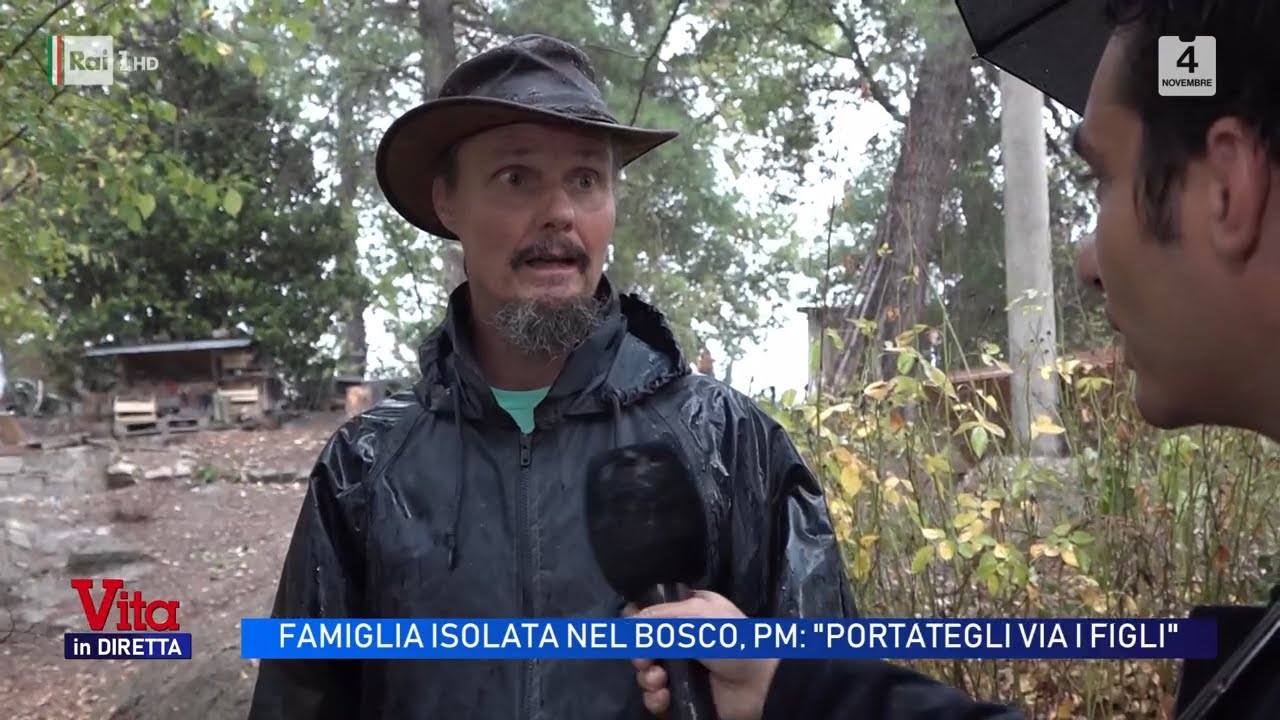 La famiglia che vive isolata nel bosco, parlano moglie e marito - Vita in Diretta 04/11/2025