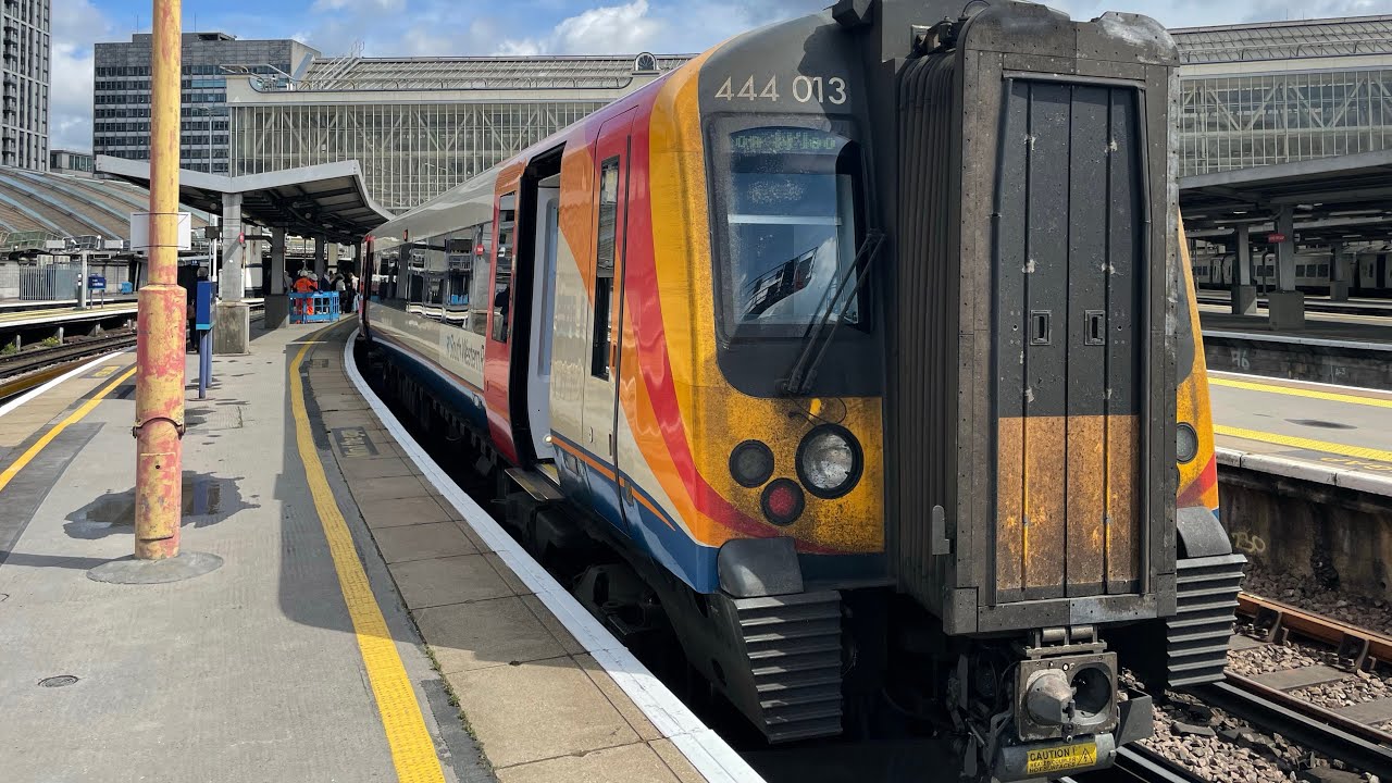 The South Western Mainline: Trains at London Waterloo - 19/5/22