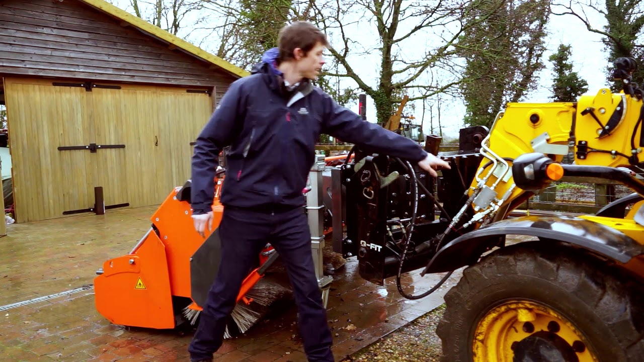 Kersten KM 70 sweeper for telehandlers and large tractors (Walk around)