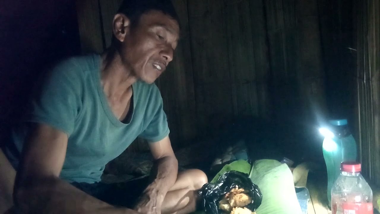 Berbuka puasa di shelter bambu